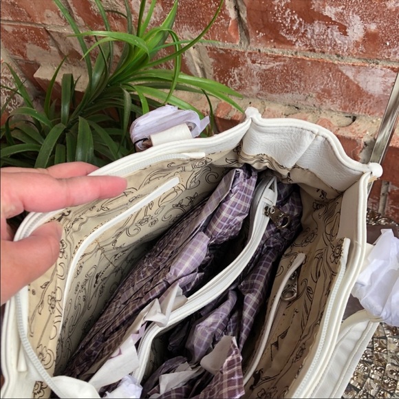 Montana West Floral White Concealed Carry Tote - Picture 6 of 8